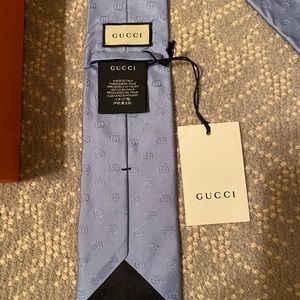 🛍Authentic GUCCI silk men’s tie- new with tag🎩
